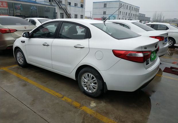 起亚K2 2012款 1.4L 手动 4门5座三厢车 GLS (国Ⅳ) 