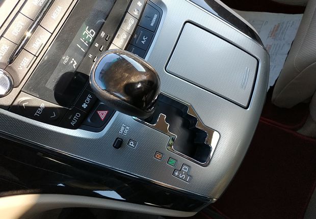 丰田埃尔法 [进口] 2011款 3.5L 自动 7座 豪华版 