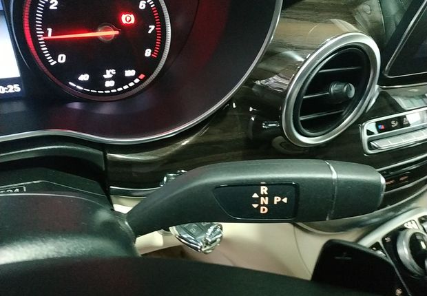 奔驰V级 2016款 2.0T 自动 V260领航版 (国Ⅴ) 