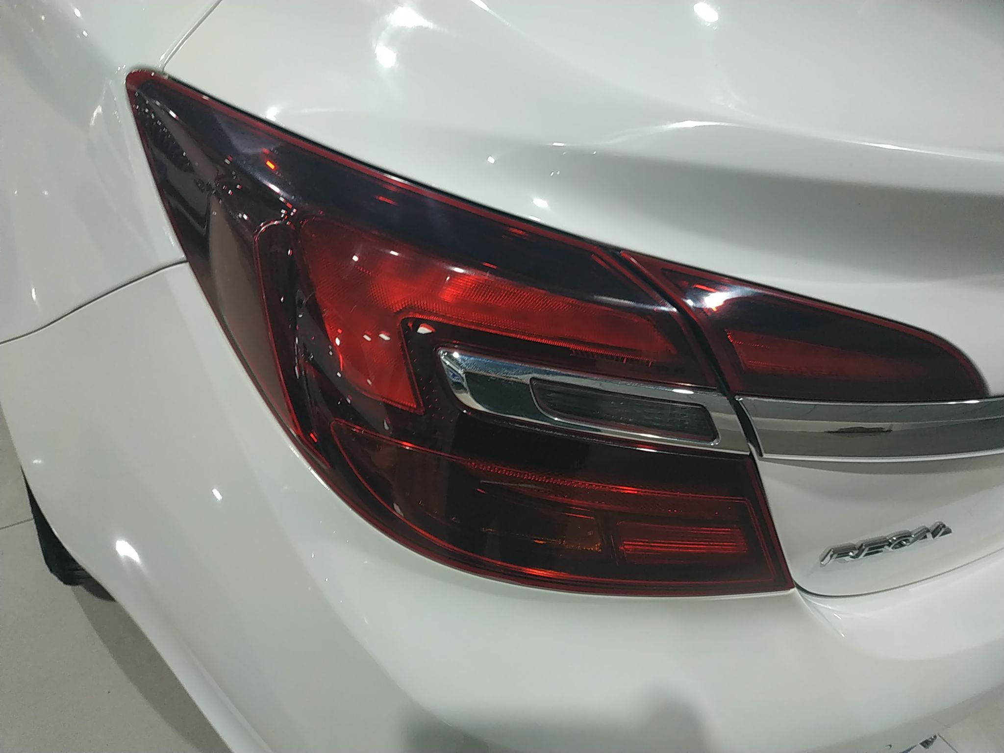 安全隐患                                                  倒车灯