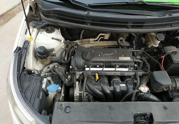 起亚K2 2012款 1.4L 手动 4门5座三厢车 GLS (国Ⅳ) 