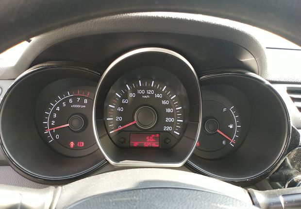 起亚K2 2015款 1.4L 手动 4门5座三厢车 GLS (国Ⅳ) 