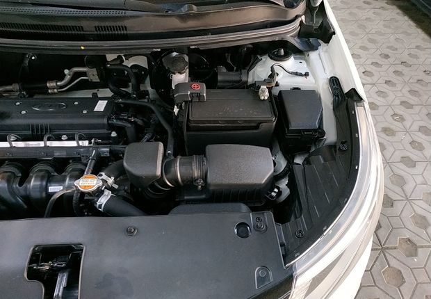 起亚K2 2015款 1.4L 手动 4门5座三厢车 GLS (国Ⅳ) 