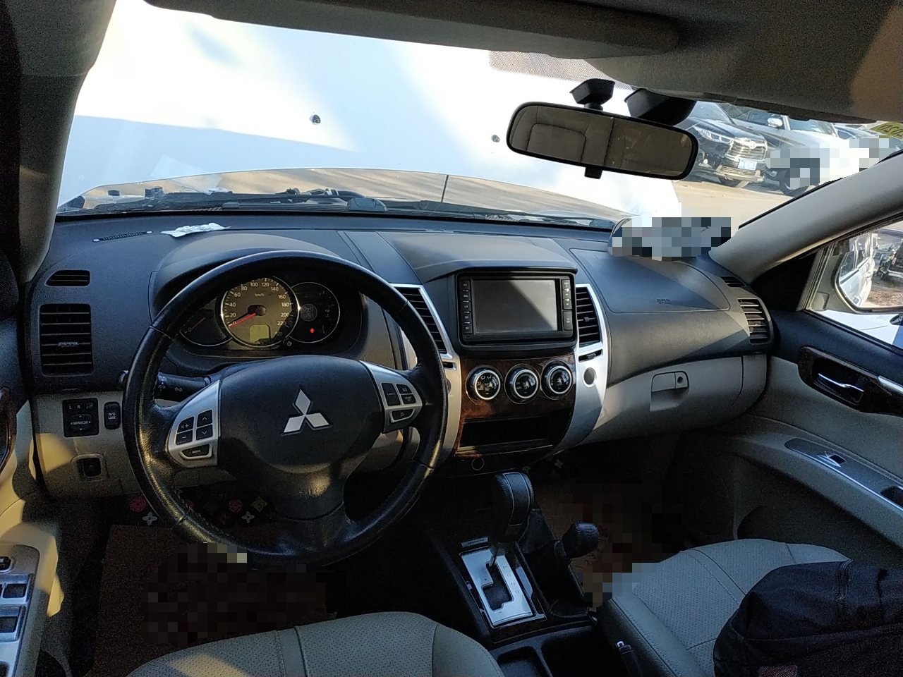 三菱 帕杰罗·劲畅 2013款 3.0l 自动四驱旗舰版