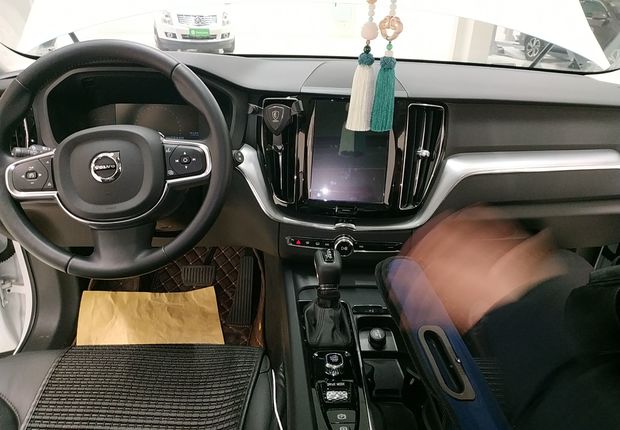 沃尔沃XC60 T5 2019款 2.0T 自动 智逸版 (国Ⅵ) 