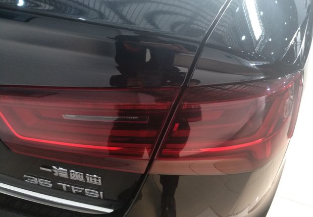 奥迪A6L 35TFSI 2018款 2.0T 自动 运动型30周年纪念版 (国Ⅴ) 