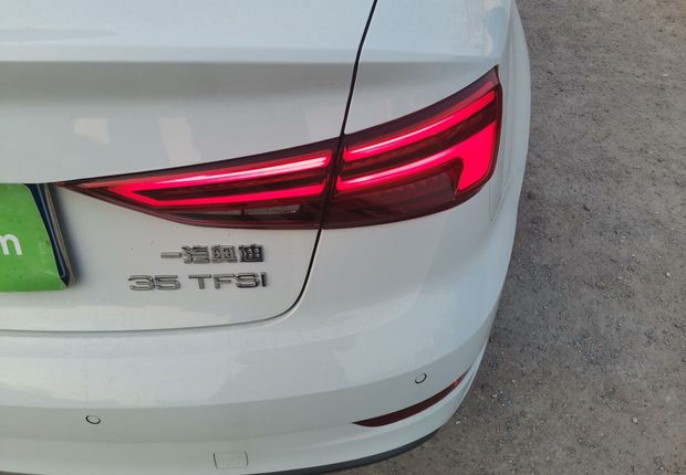 奥迪A3 35TFSI 2018款 1.4T 自动 时尚型Limousine30周年 (国Ⅴ) 