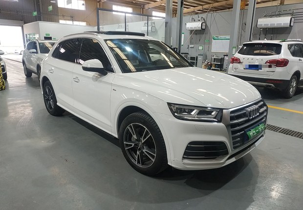 奥迪Q5L 40TFSI 2018款 2.0T 自动 荣享时尚型 (国Ⅴ) 