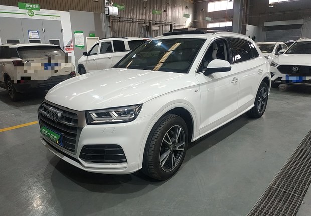 奥迪Q5L 40TFSI 2018款 2.0T 自动 荣享时尚型 (国Ⅴ) 