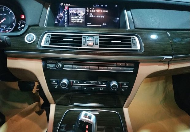 宝马7系 730Li [进口] 2014款 3.0L 自动 汽油 臻享型 (欧Ⅳ) 