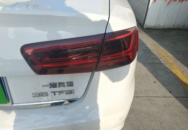 奥迪A6L 35TFSI 2018款 2.0T 自动 时尚型30周年纪念版 (国Ⅴ) 