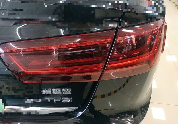 奥迪A6L 35TFSI 2018款 2.0T 自动 运动型30周年纪念版 (国Ⅴ) 