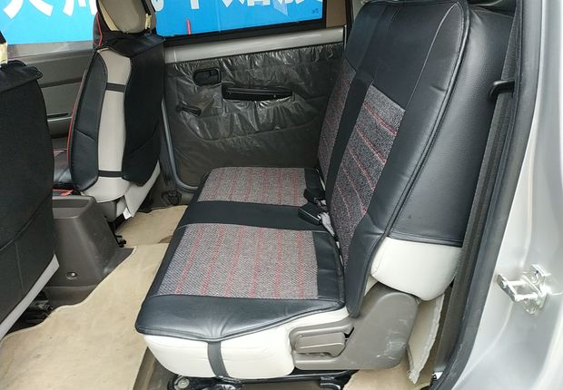 五菱宏光 S 2015款 1.5L 手动 5座 基本型 