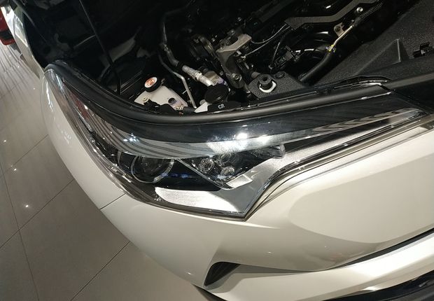 丰田C-HR 2018款 2.0L 自动 天窗领先版 (国Ⅵ) 