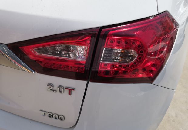 众泰T600 2015款 2.0T 自动 前驱 尊贵型 (国Ⅳ) 