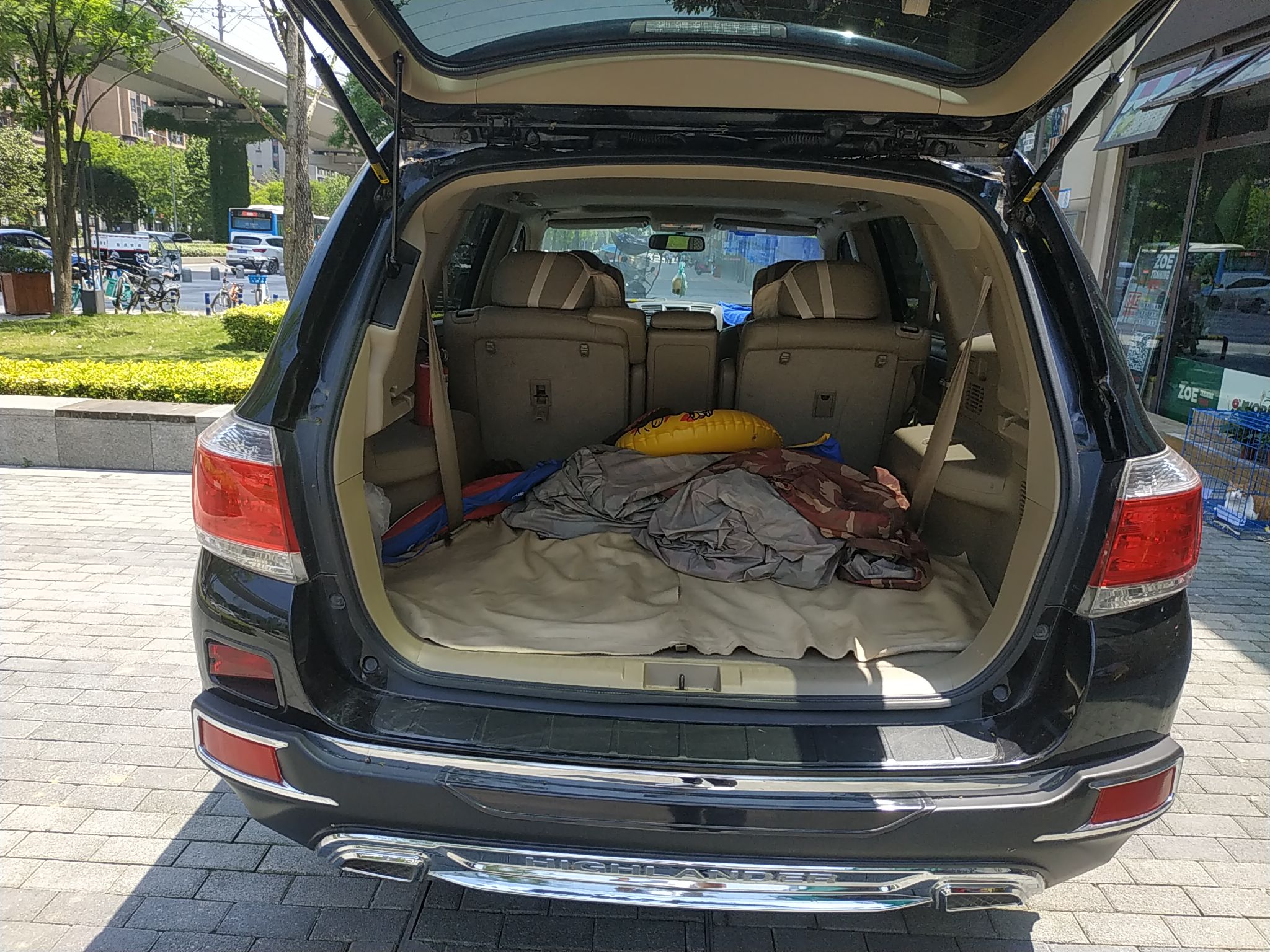 汉兰达7座图片(第一代汉兰达图片)