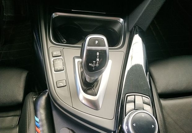 宝马3系 328i 2014款 2.0T 自动 汽油 xDrive运动设计套装 (国Ⅳ) 