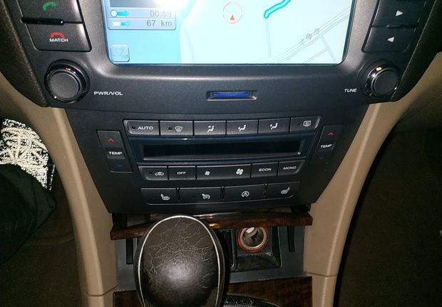 荣威750 2011款 2.5L 自动 贵雅版 (国Ⅳ) 