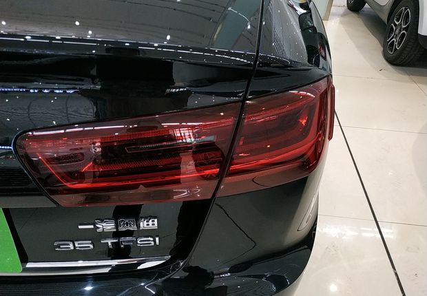 奥迪A6L 35TFSI 2018款 2.0T 自动 时尚型30周年纪念版 (国Ⅴ) 