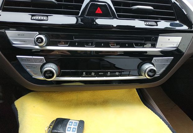 宝马5系 525Li 2019款 2.0T 自动 汽油 豪华套装 (国Ⅴ) 