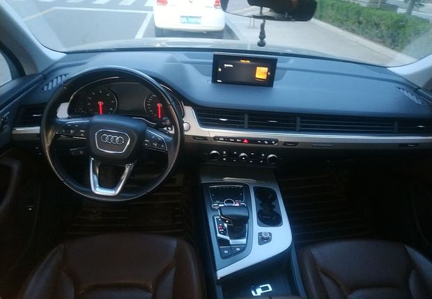 奥迪Q7 40 [进口] 2016款 2.0T 自动 舒适型 