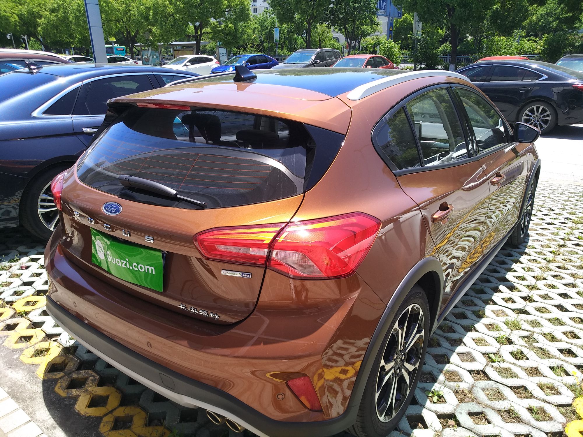 最近,长安福特再次推出了经典福克斯车型,也就是2020款经典福克斯两厢