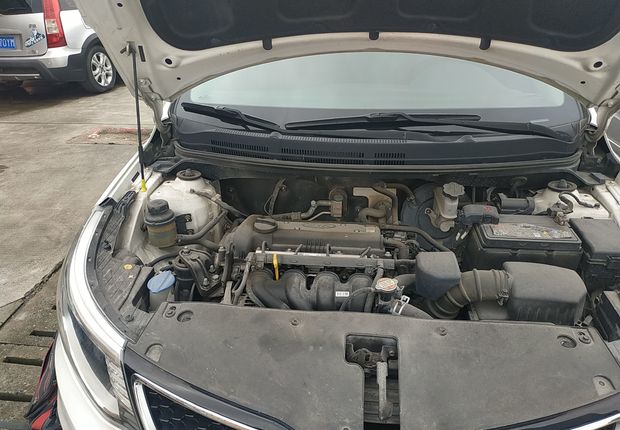 起亚K2 2015款 1.4L 手动 4门5座三厢车 GLS (国Ⅳ) 