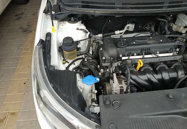 起亚K2 2012款 1.4L 手动 4门5座三厢车 GLS (国Ⅳ) 