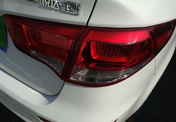 起亚K2 2015款 1.4L 手动 4门5座三厢车 GLS (国Ⅳ) 