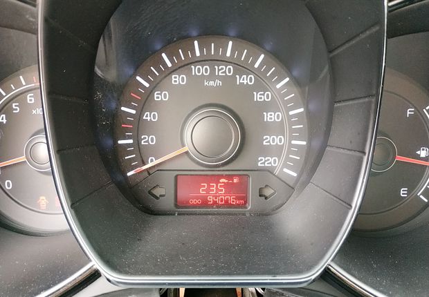 起亚K2 2012款 1.4L 手动 4门5座三厢车 GLS (国Ⅳ) 