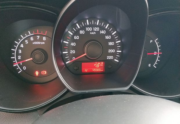 起亚K2 2015款 1.4L 手动 4门5座三厢车 GLS (国Ⅳ) 