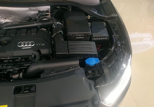 奥迪Q3 35TFSI 2015款 2.0T 自动 前驱 舒适型 (国Ⅳ) 