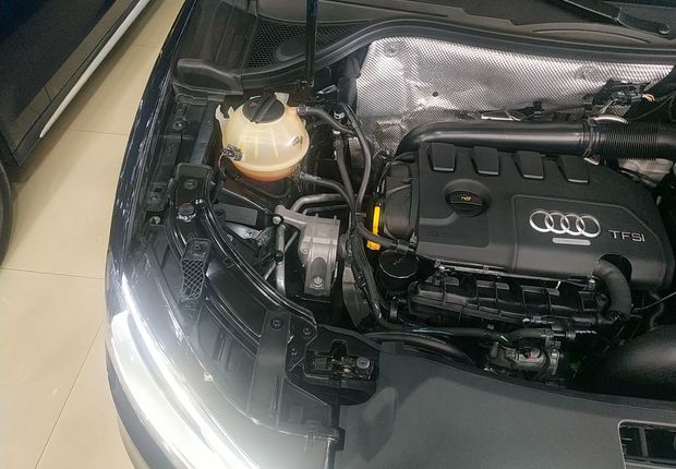 奥迪Q3 35TFSI 2015款 2.0T 自动 前驱 舒适型 (国Ⅳ) 