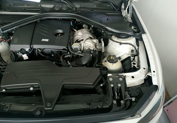 宝马1系 116i [进口] 2013款 1.6T 自动 汽油 改款领先版 