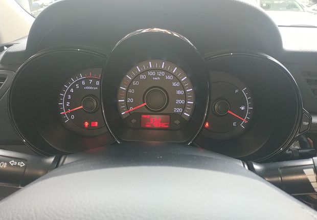 起亚K2 2011款 1.4L 手动 4门5座三厢车 GLS (国Ⅳ) 