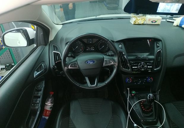福特福克斯 2017款 1.6L 手动 4门5座三厢车 风尚型智行版 (国Ⅴ) 
