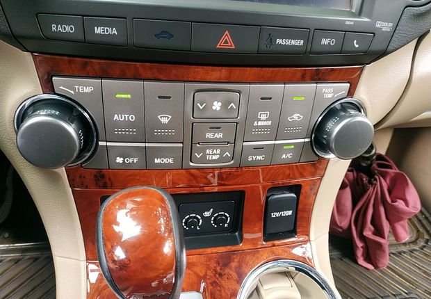 丰田汉兰达 2012款 2.7L 自动 前驱 至尊版 (国Ⅳ) 