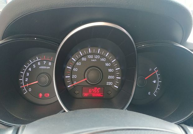 起亚K2 2015款 1.4L 手动 4门5座三厢车 GLS (国Ⅳ) 