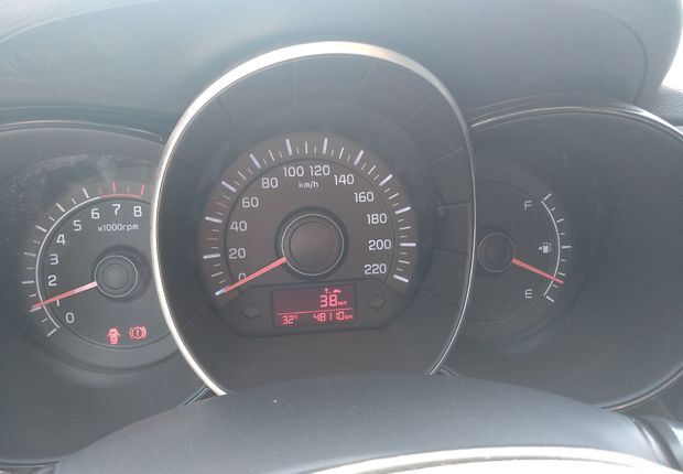 起亚K2 2015款 1.4L 手动 4门5座三厢车 GLS (国Ⅳ) 