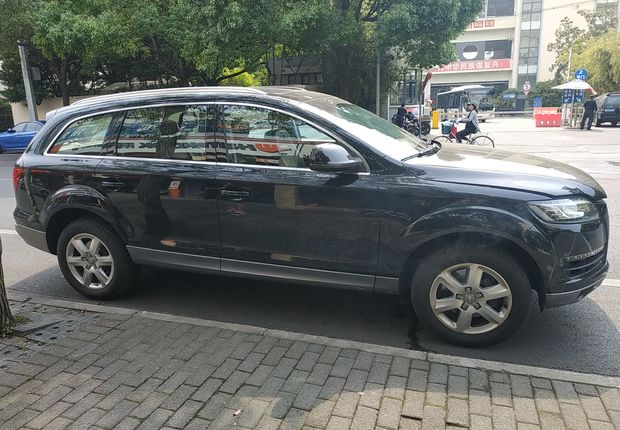 奥迪Q7 35 [进口] 2015款 3.0T 自动 进取型 