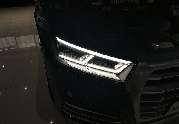 奥迪Q5L 40TFSI 2020款 2.0T 自动 荣享时尚型 (国Ⅵ) 