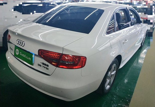 奥迪A4L 2015款 2.0T 自动 标准型 (国Ⅳ) 