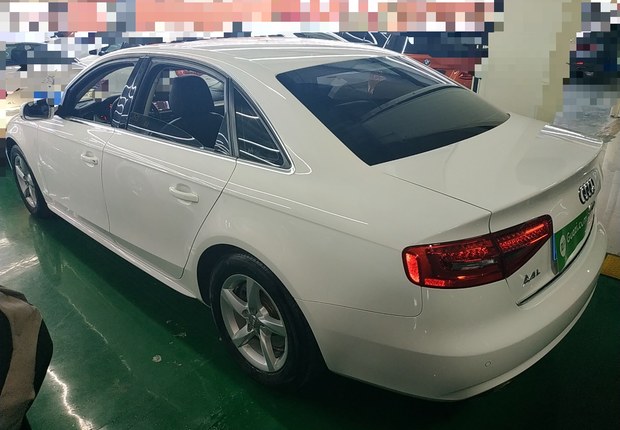 奥迪A4L 2015款 2.0T 自动 标准型 (国Ⅳ) 