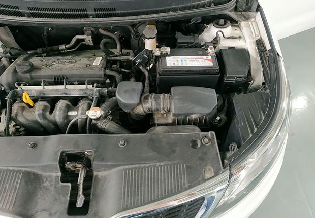 起亚K2 2012款 1.4L 手动 4门5座三厢车 GLS (国Ⅳ) 