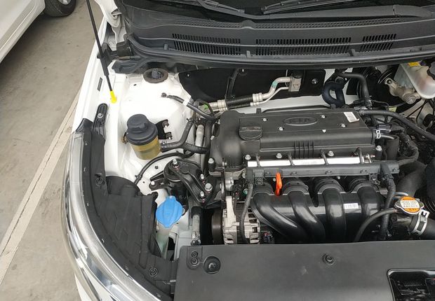 起亚K2 2015款 1.4L 手动 4门5座三厢车 GLS (国Ⅳ) 