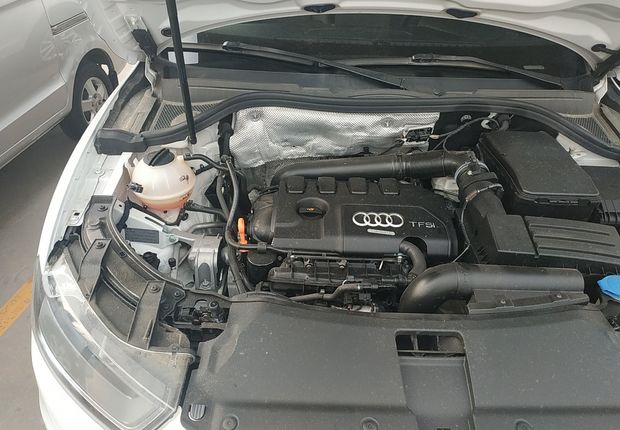 奥迪Q3 35TFSI 2013款 2.0T 自动 前驱 进取型 (国Ⅳ) 