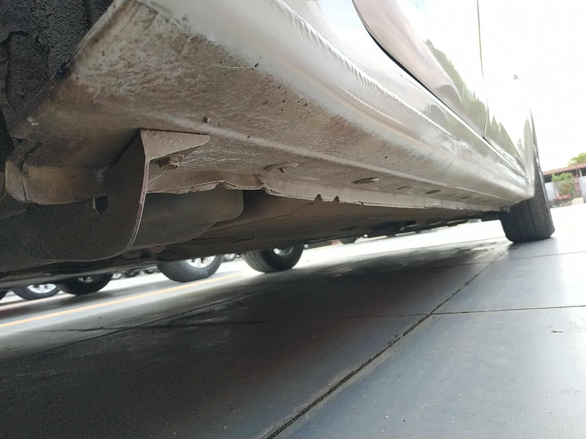                  右侧底边梁封边