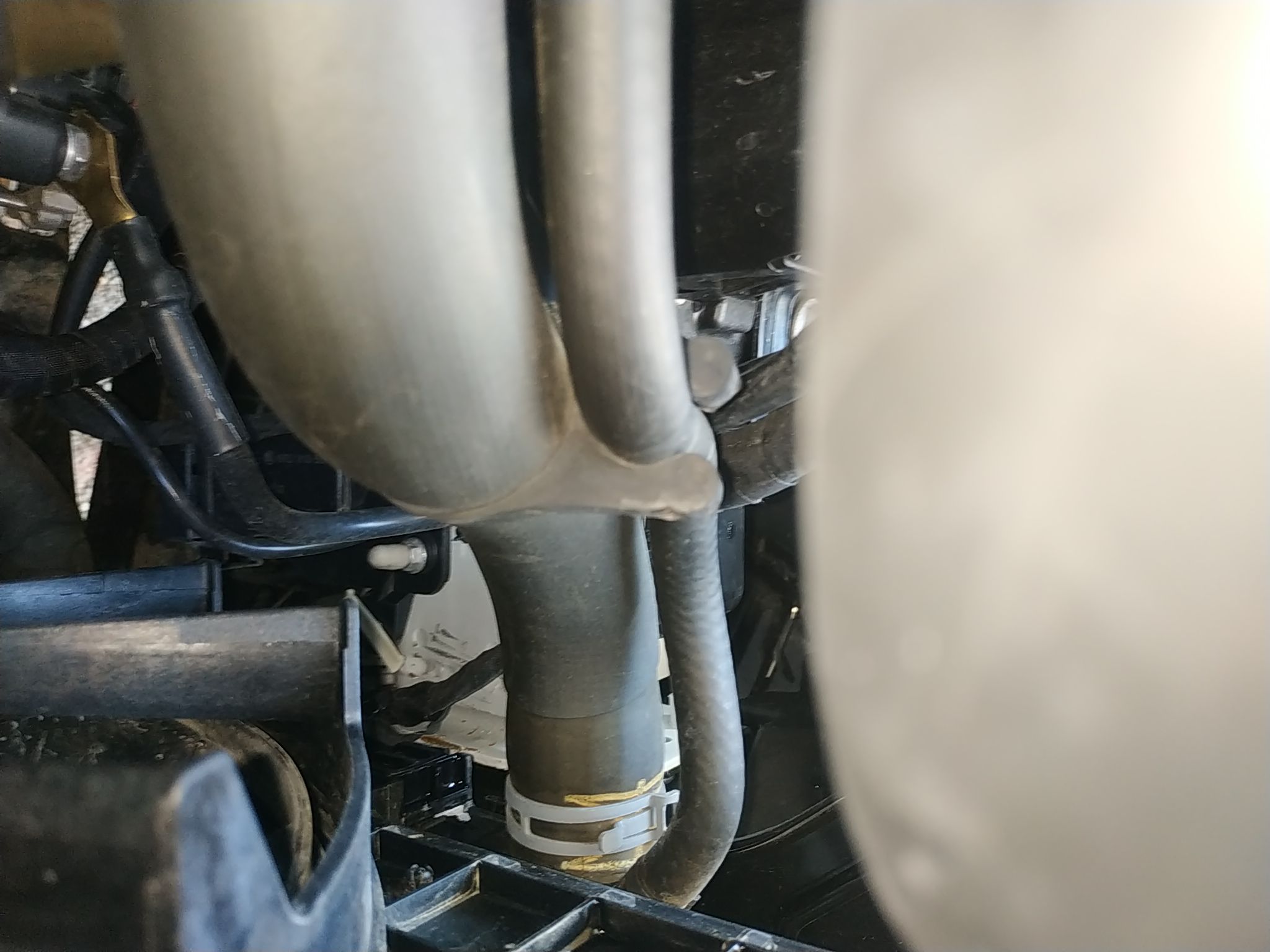 左前纵梁  钣金