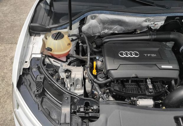 奥迪Q3 35TFSI 2018款 2.0T 自动 前驱 运动型30周年纪念版 (国Ⅴ) 