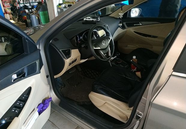 长安逸动 2015款 1.6L 自动 豪华型 (国Ⅴ) 